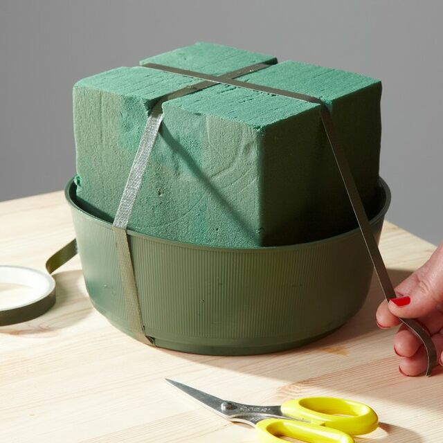 Adhesivo Tape Verde a Prueba de Agua 0.6 mm x 65 Mts. 1 unidad. - Imagen 2