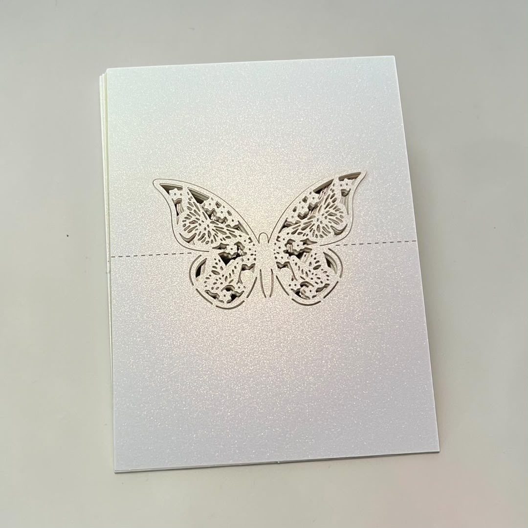 Tarjeta Troquelada Satinada Diseño Mariposa 50 Unid. - Imagen 3
