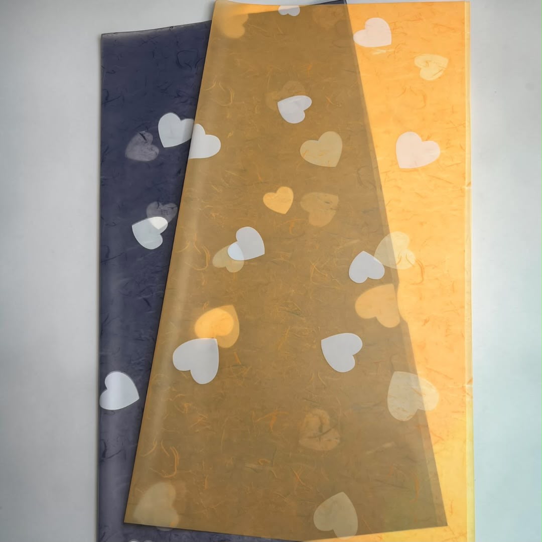 Papel Coreano Semitranslúcido Corazones Blancos 20 pliegos 56x56cms